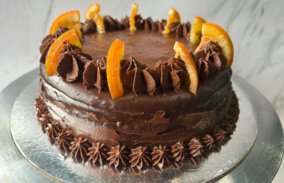 Klasyczny tort czekoladowy – przepis na deser, który zawsze zachwyca