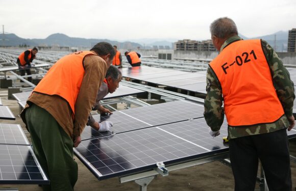 Elementy montażowe do paneli fotowoltaicznych – co jest niezbędne przy instalacji?