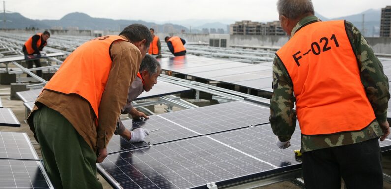 Elementy montażowe do paneli fotowoltaicznych – co jest niezbędne przy instalacji?